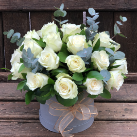  Belek Blumenlieferung 25 weiße Rosen in einer Box
