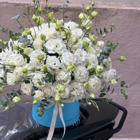  Belek Blumen Weißer Lisyantus in einer Kiste