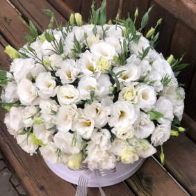  Belek Blumenbestellung Weiße Lilien in einer Box